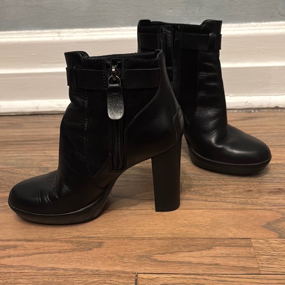 Tod’s Women's Black Ankle Boots - Picture 5 of 14